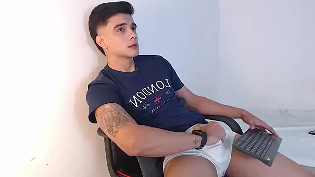 adam_levis17 Image 16