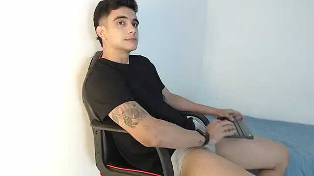 adam_levis17 Image 4