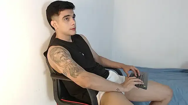 adam_levis17 Image 7