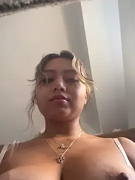 amanda-medrano1 Image 8