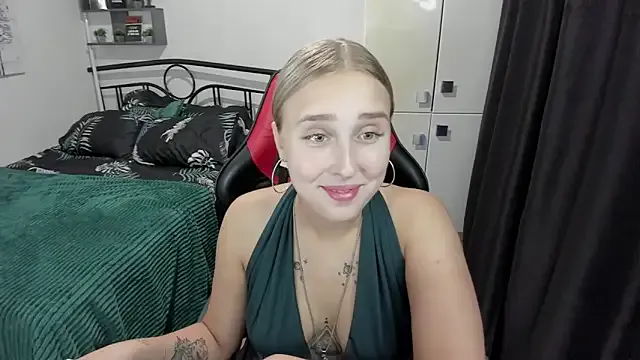 CrazyBitchInLace Image 6