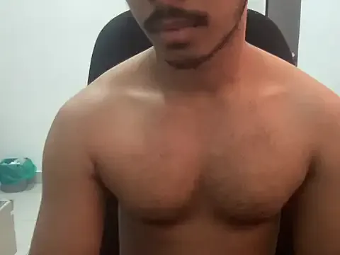 Hotmaskedboi webcam show