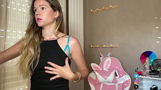 lucie_mehott Image 16