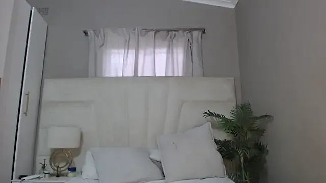 naughtyblackdolie webcam show