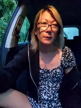 Timide_girl17 Image 2